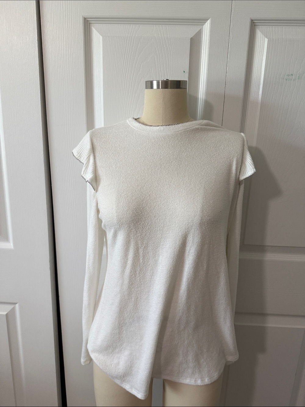I.N. Studio Cream Long Sleeve Crewneck Sweater